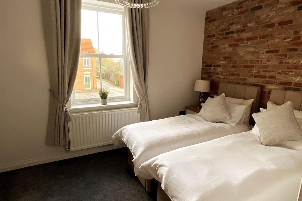 Apt D In Old Grade 2 Converted Farmhouse Маркет Уейтън Екстериор снимка